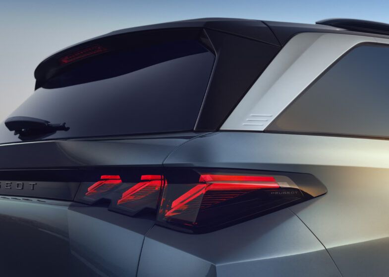 Peugeot e-5008 7-seater electric SUV