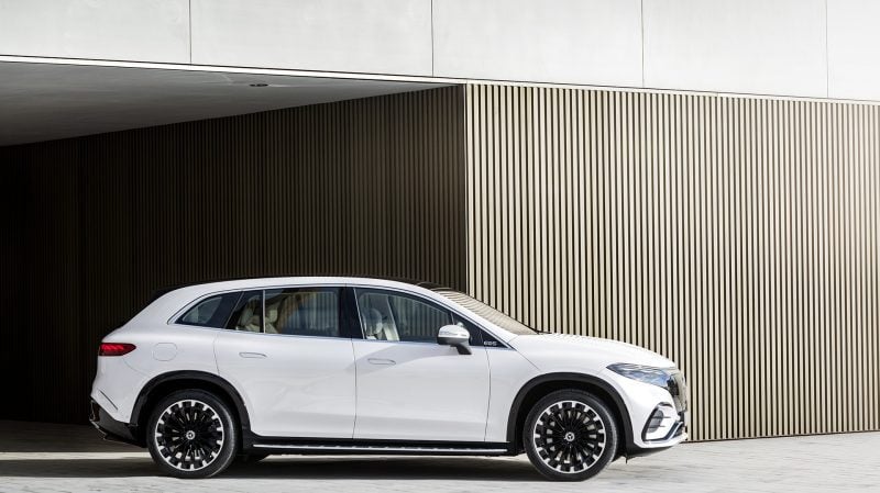 The tailgate with a stern "cheek" reduces the aerodynamic efficiency of the vehicle