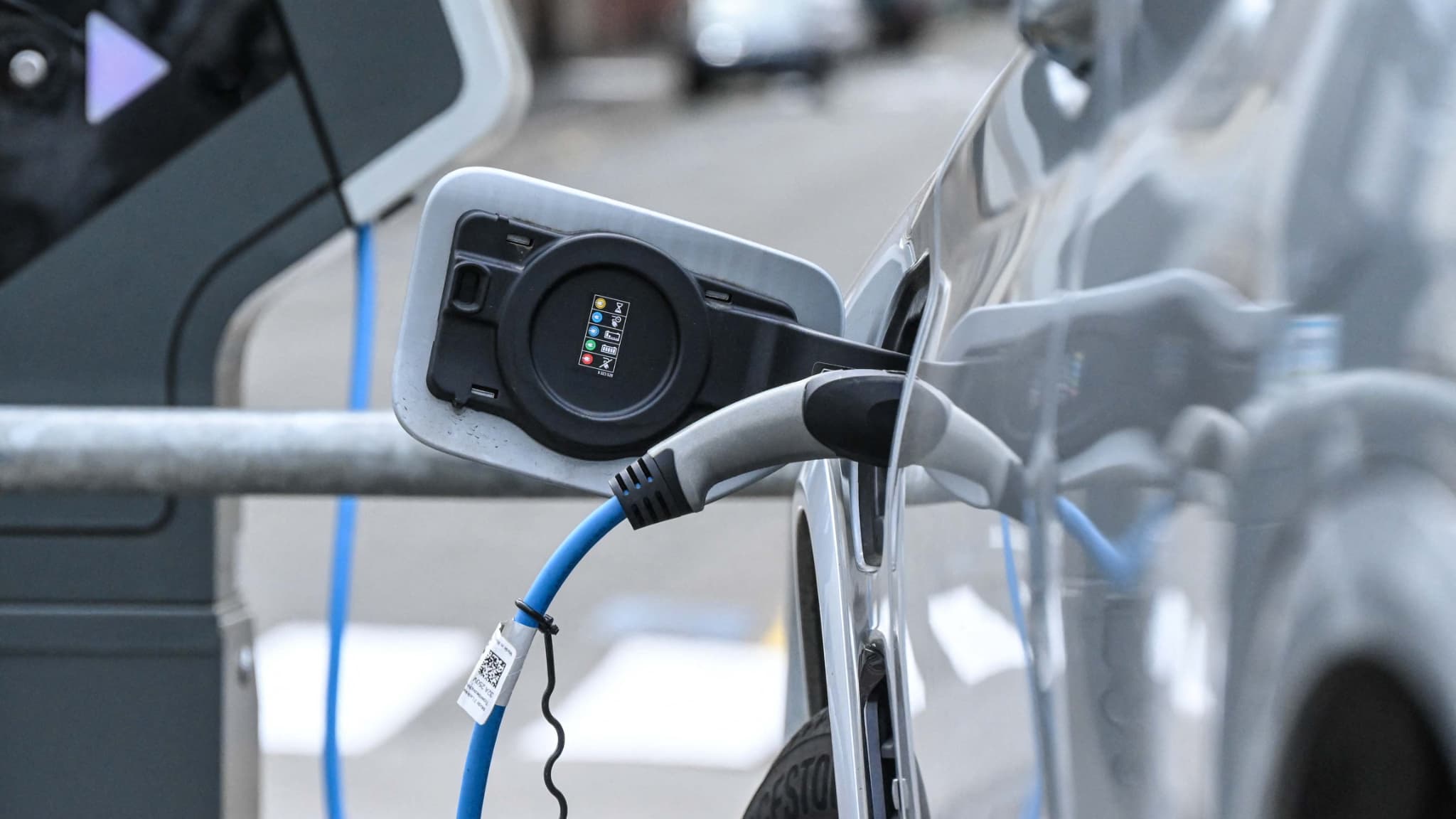 Growth in electric car sales slowed in February in Europe